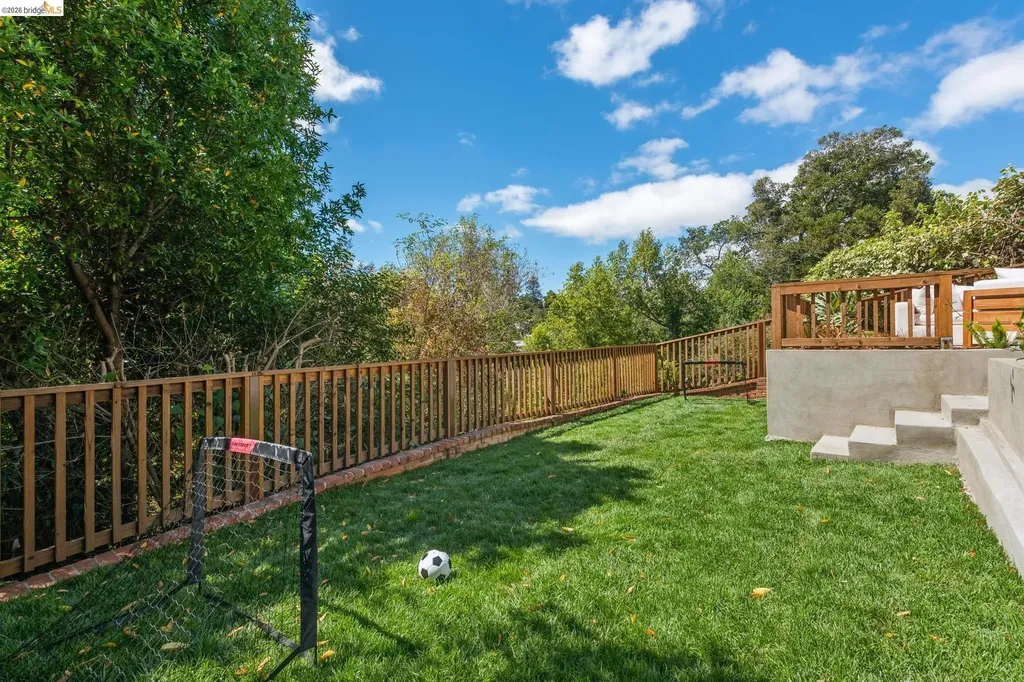 3975 Oakmore Road Oakland CA 94602