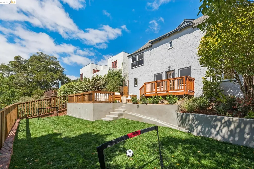 3975 Oakmore Road Oakland CA 94602