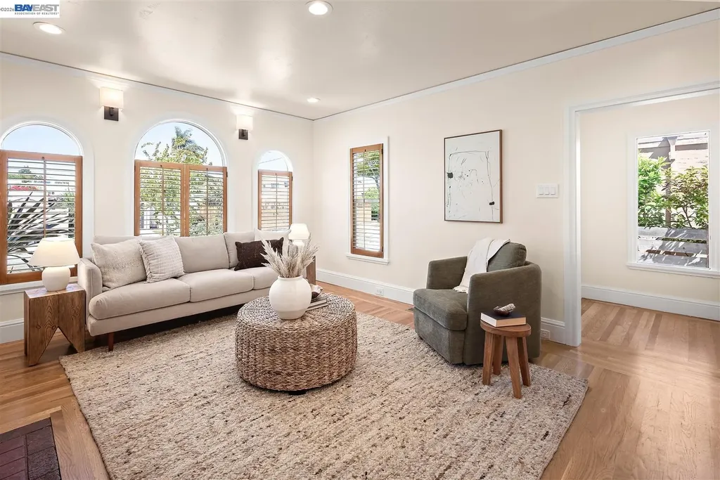2906 Washington Street Alameda CA 94501