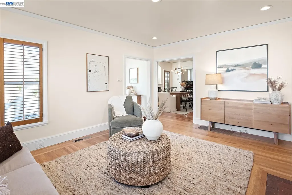 2906 Washington Street Alameda CA 94501