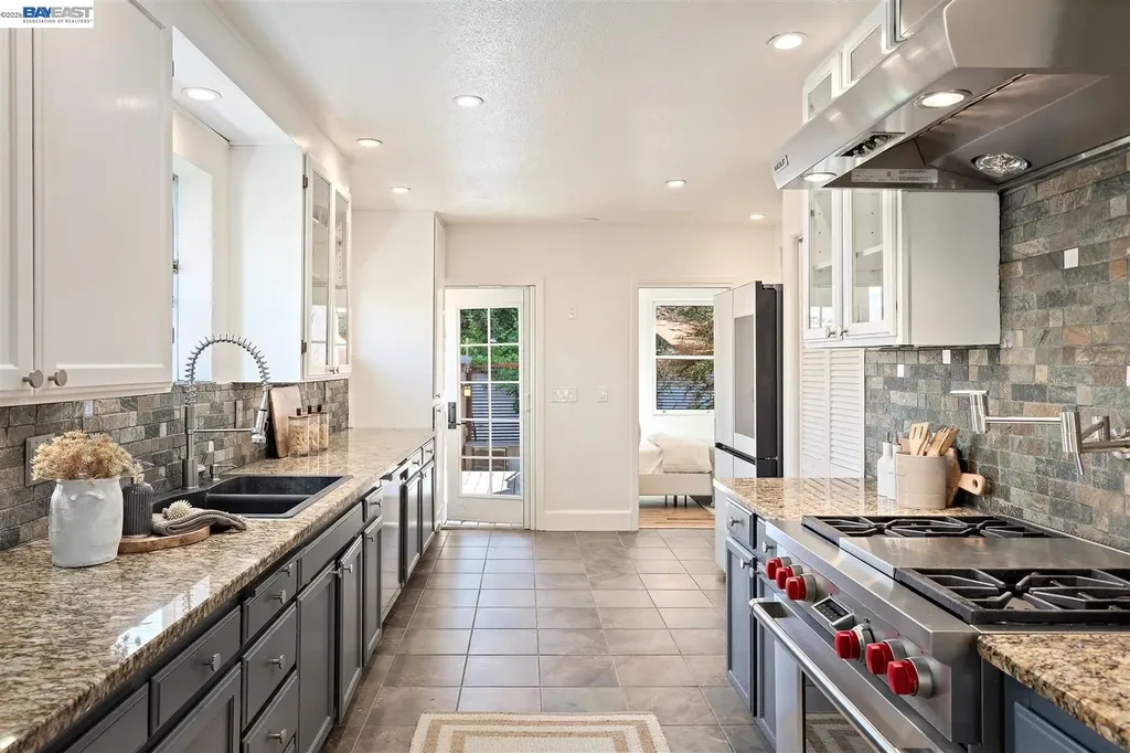 2906 Washington Street Alameda CA 94501