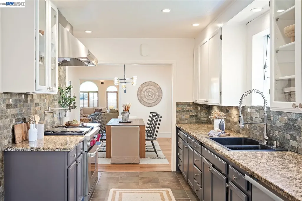 2906 Washington Street Alameda CA 94501