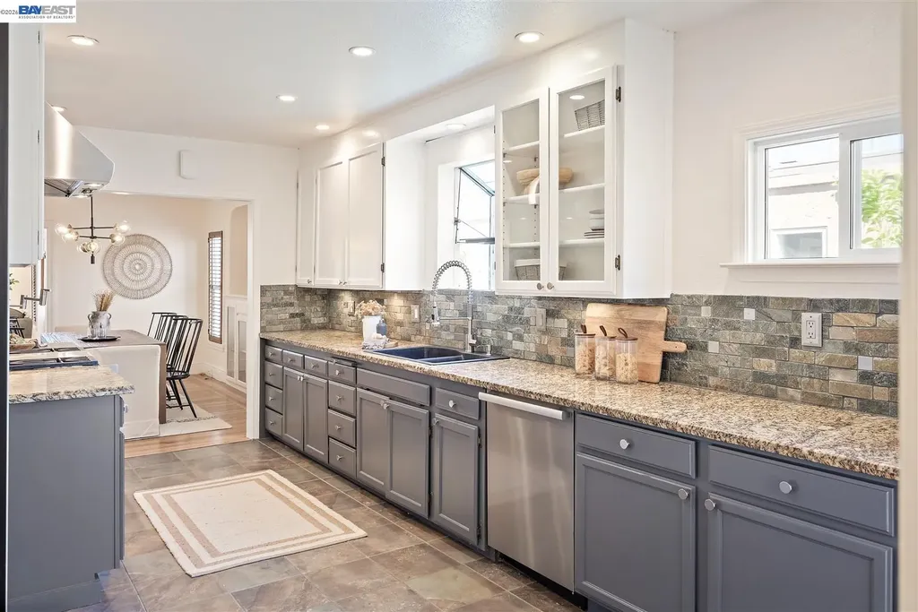2906 Washington Street Alameda CA 94501