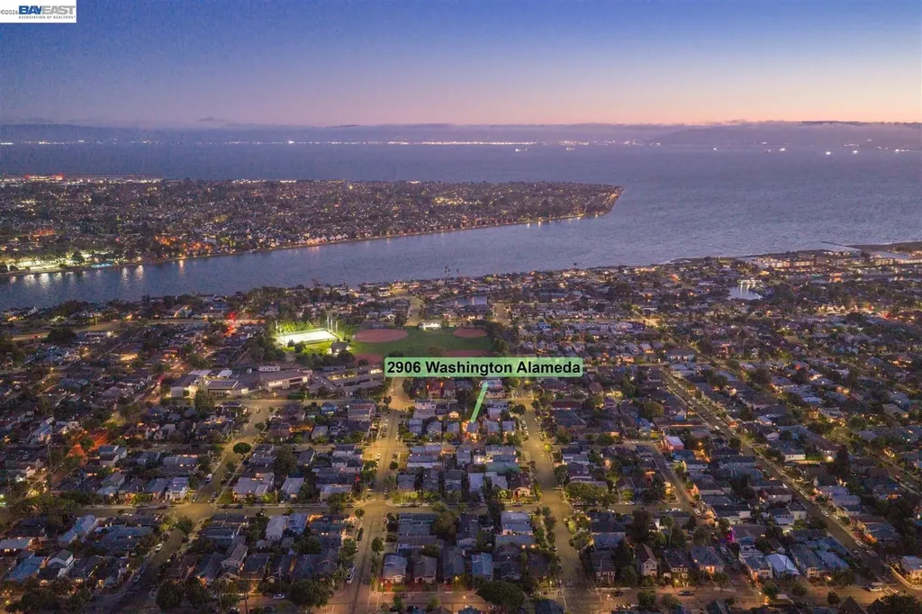 2906 Washington Street Alameda CA 94501