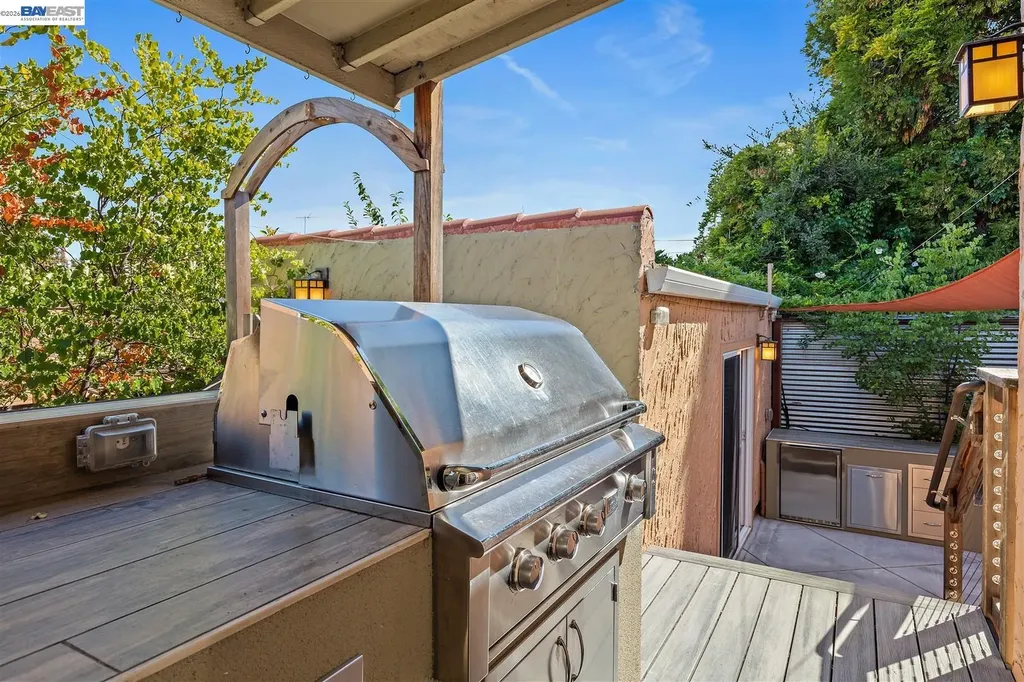 2906 Washington Street Alameda CA 94501