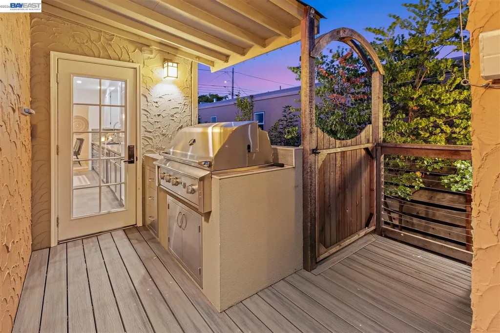 2906 Washington Street Alameda CA 94501