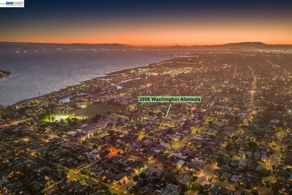 2906 Washington Street Alameda CA 94501