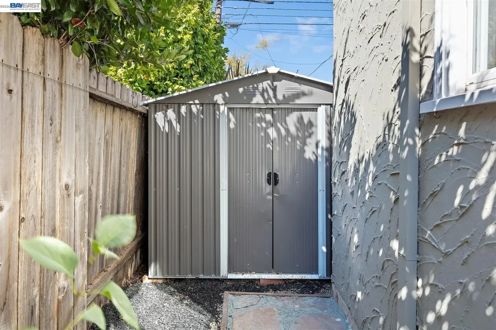 2906 Washington Street Alameda CA 94501