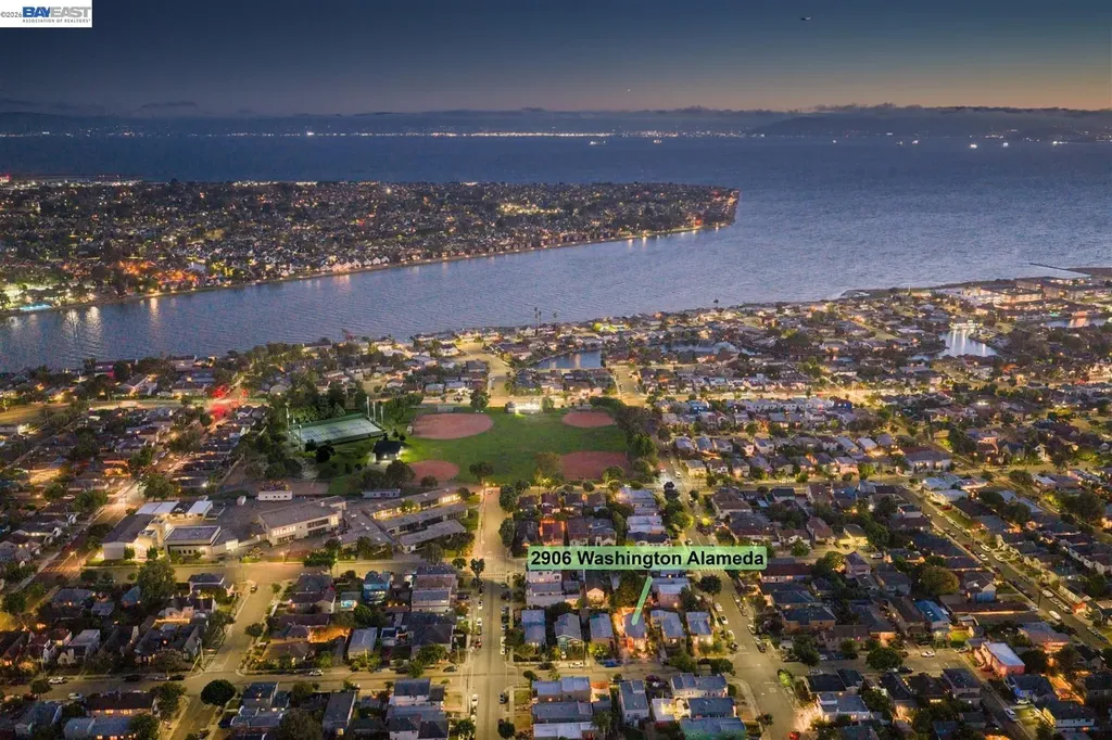 2906 Washington Street Alameda CA 94501