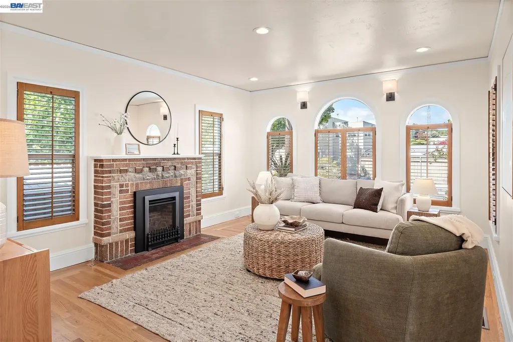 2906 Washington Street Alameda CA 94501