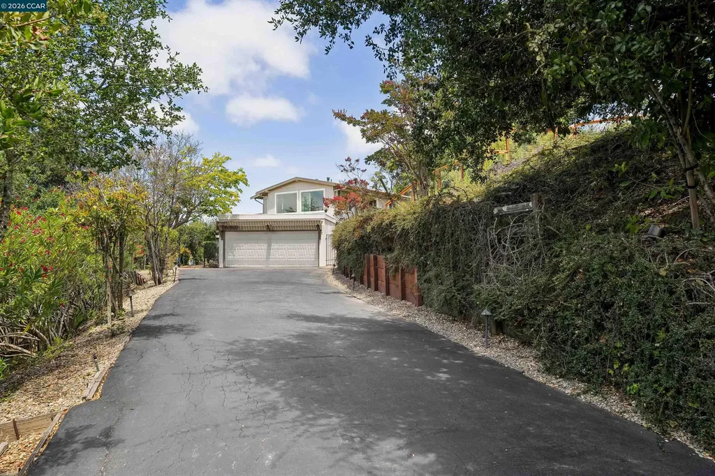210 Courtney Lane Orinda CA 94563
