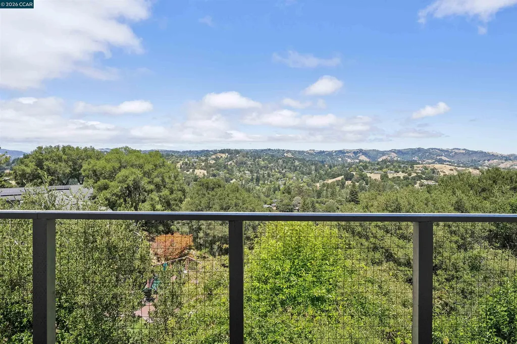 210 Courtney Lane Orinda CA 94563
