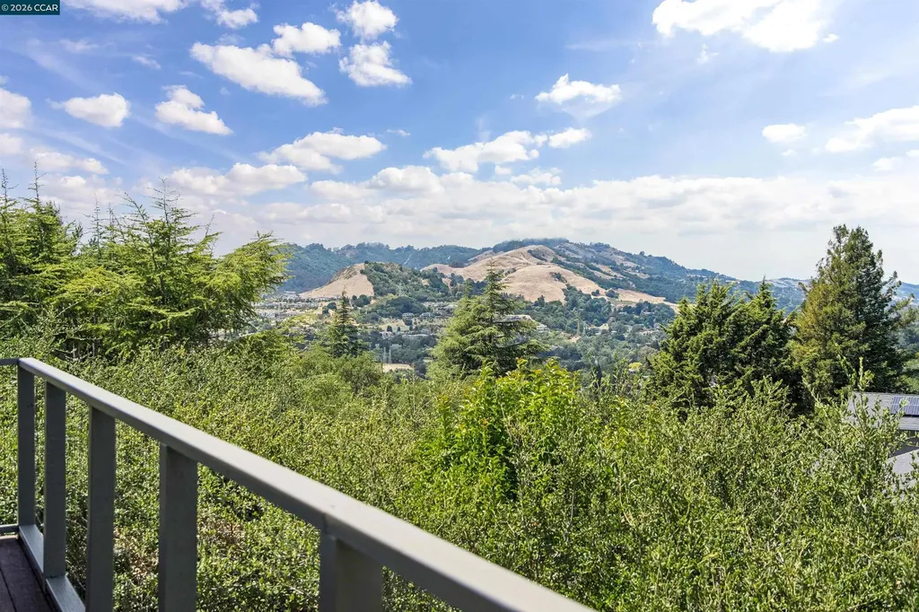 210 Courtney Lane Orinda CA 94563