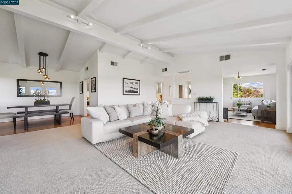 210 Courtney Lane Orinda CA 94563
