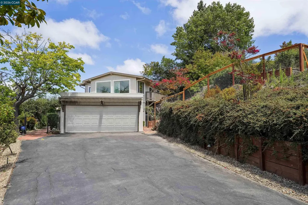 210 Courtney Lane Orinda CA 94563