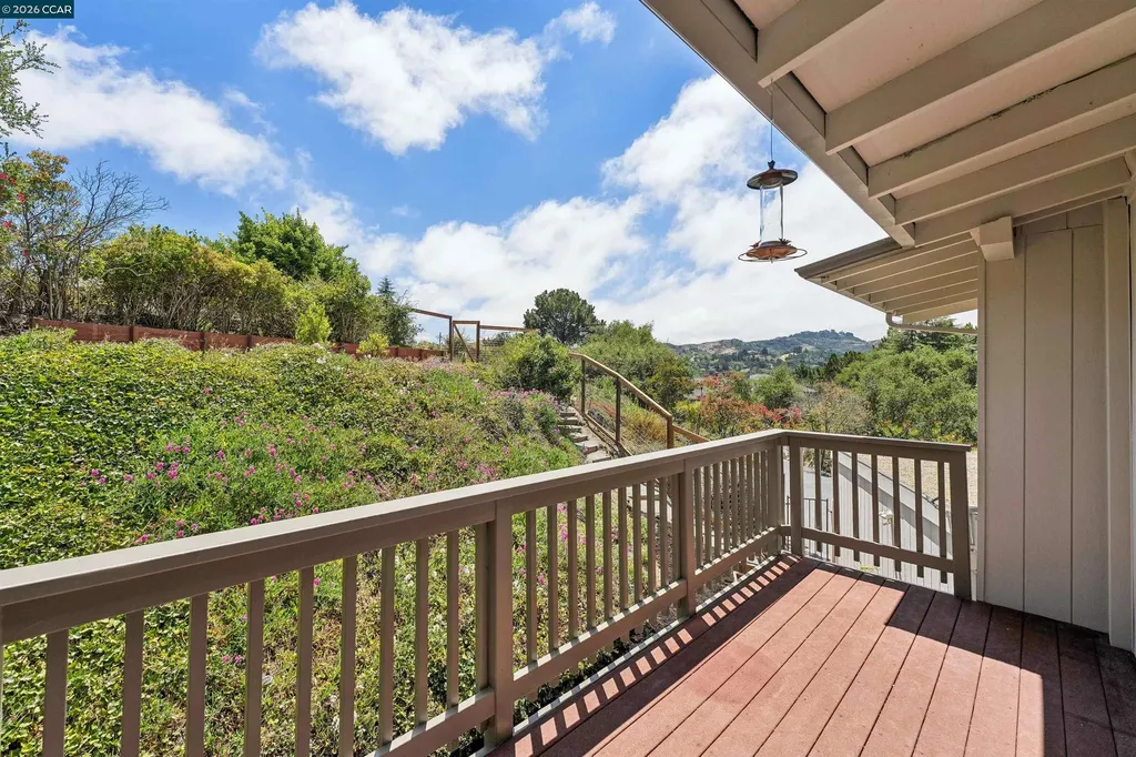 210 Courtney Lane Orinda CA 94563