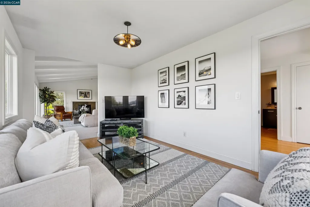210 Courtney Lane Orinda CA 94563