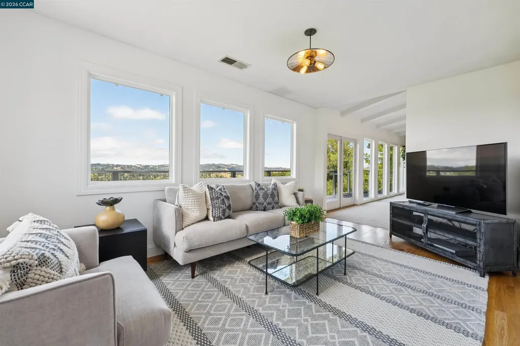 210 Courtney Lane Orinda CA 94563