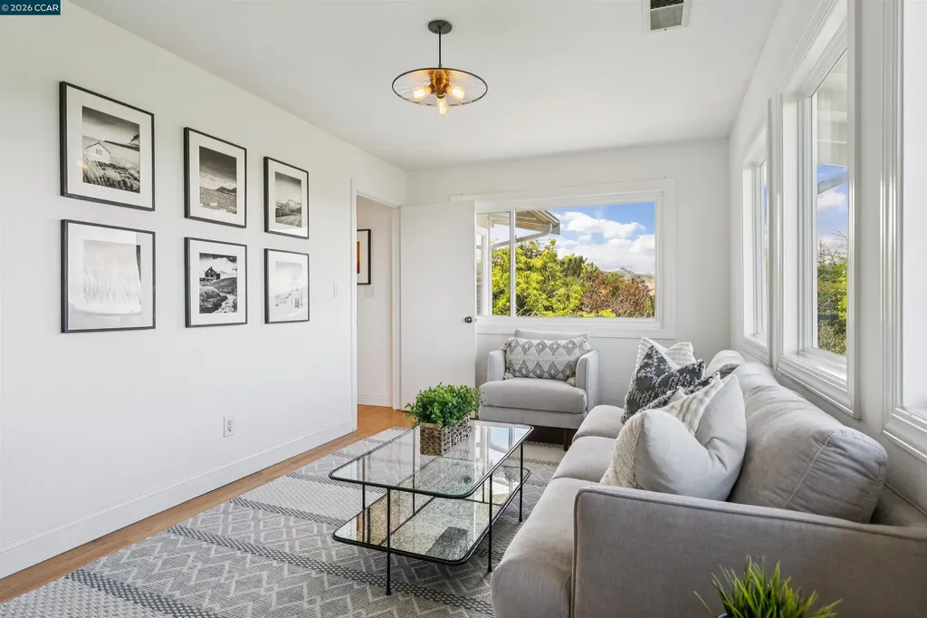 210 Courtney Lane Orinda CA 94563