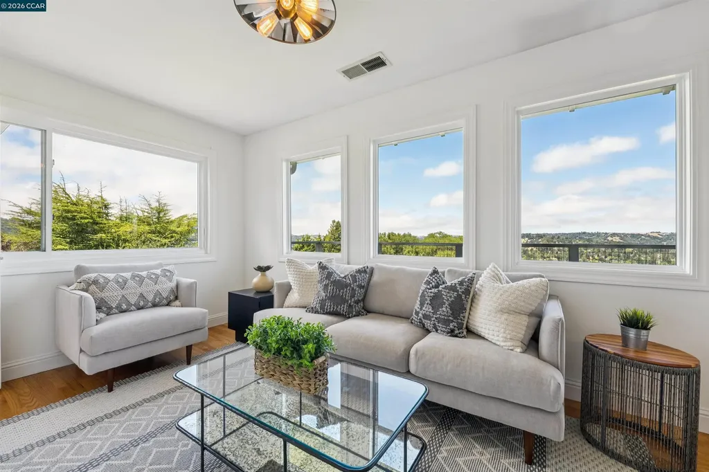 210 Courtney Lane Orinda CA 94563