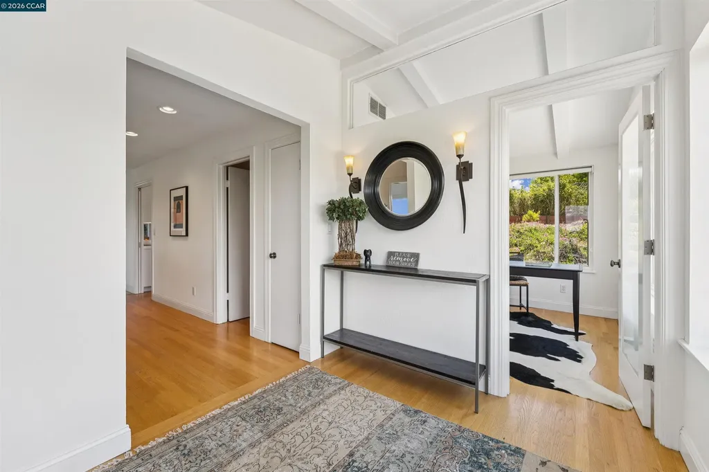 210 Courtney Lane Orinda CA 94563