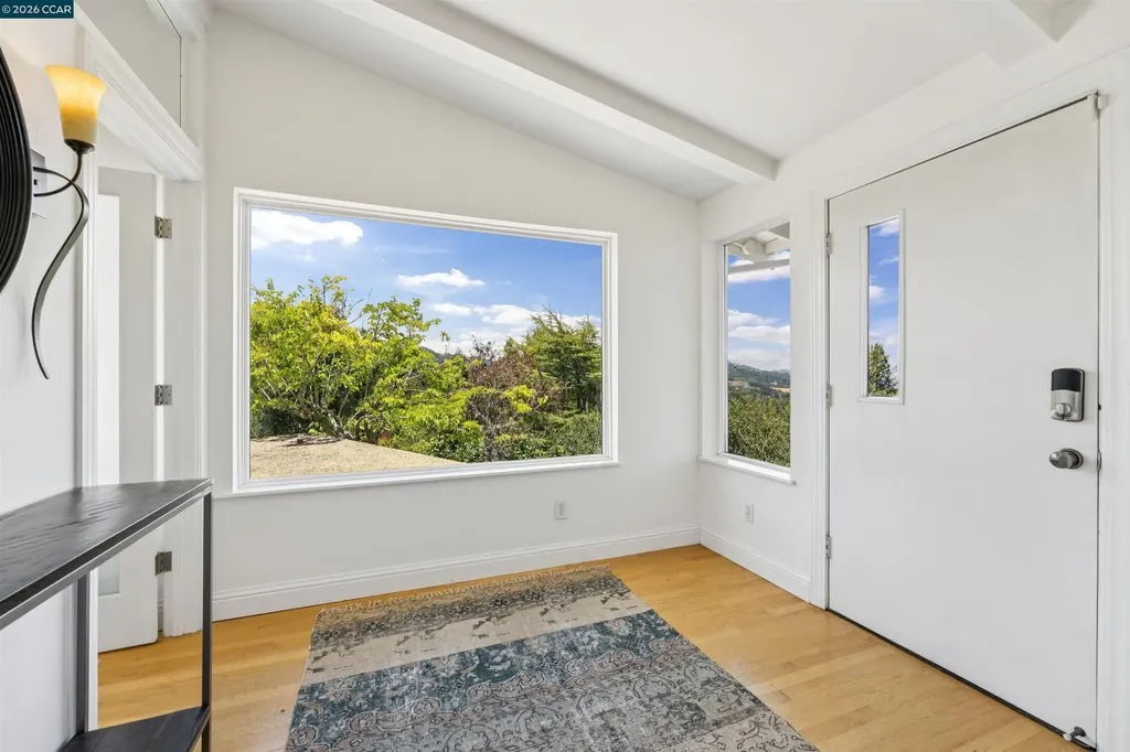 210 Courtney Lane Orinda CA 94563