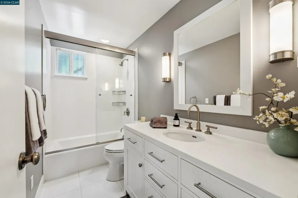 210 Courtney Lane Orinda CA 94563