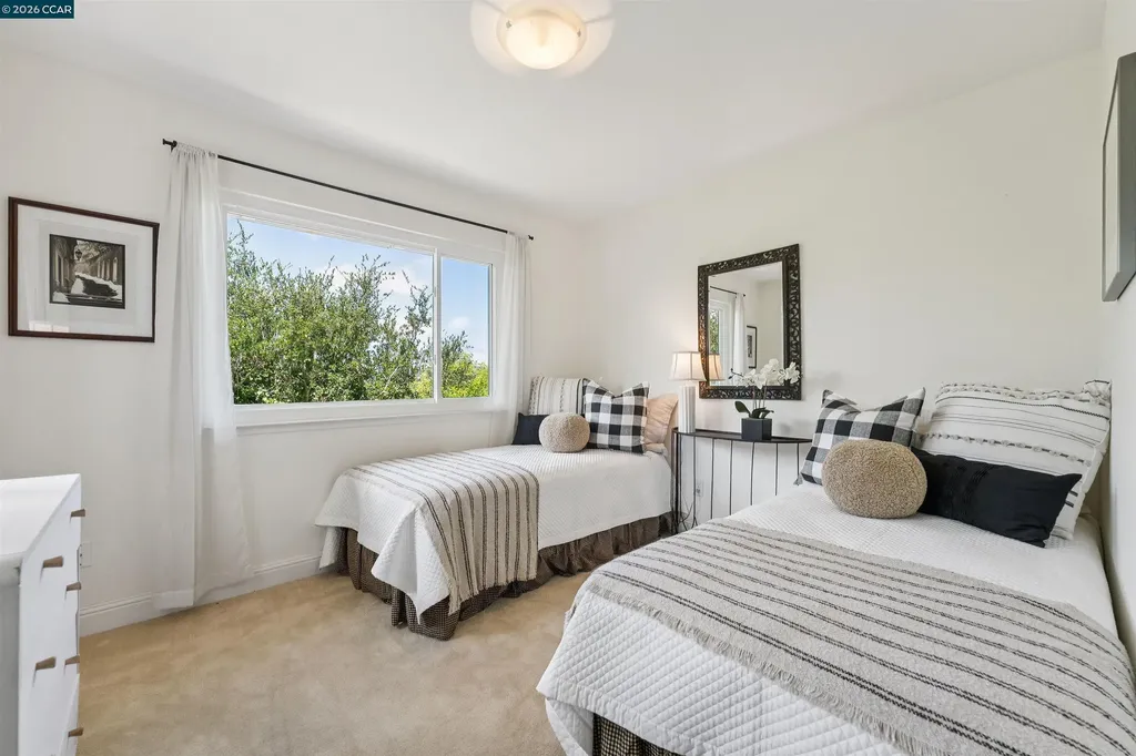 210 Courtney Lane Orinda CA 94563