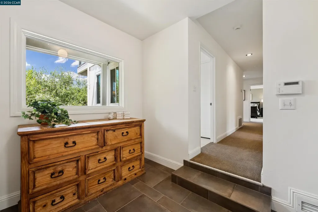 210 Courtney Lane Orinda CA 94563