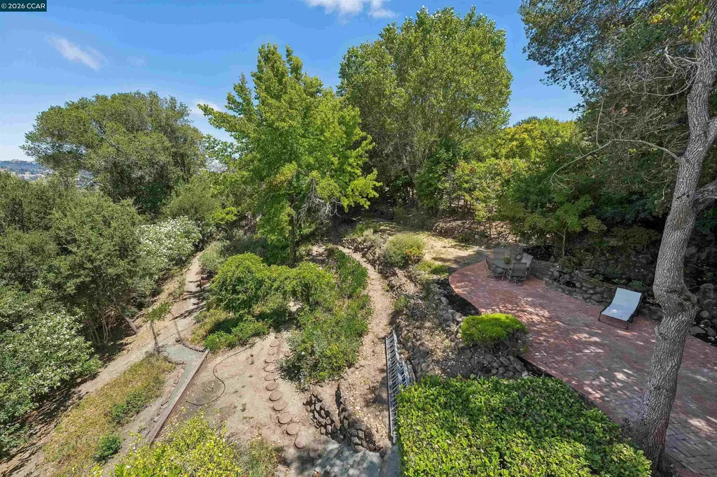 210 Courtney Lane Orinda CA 94563