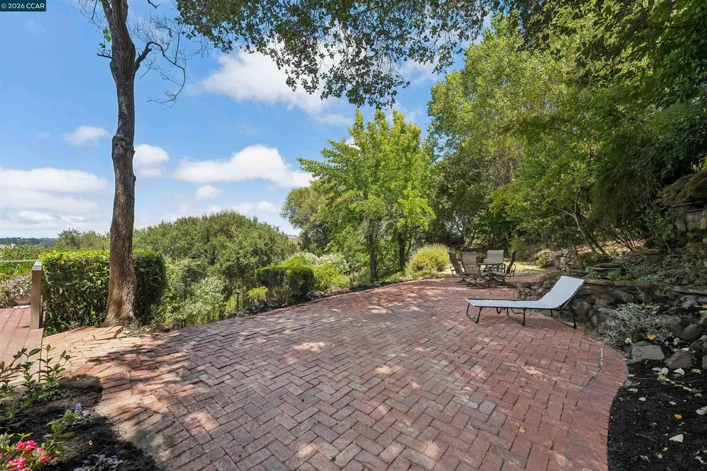 210 Courtney Lane Orinda CA 94563