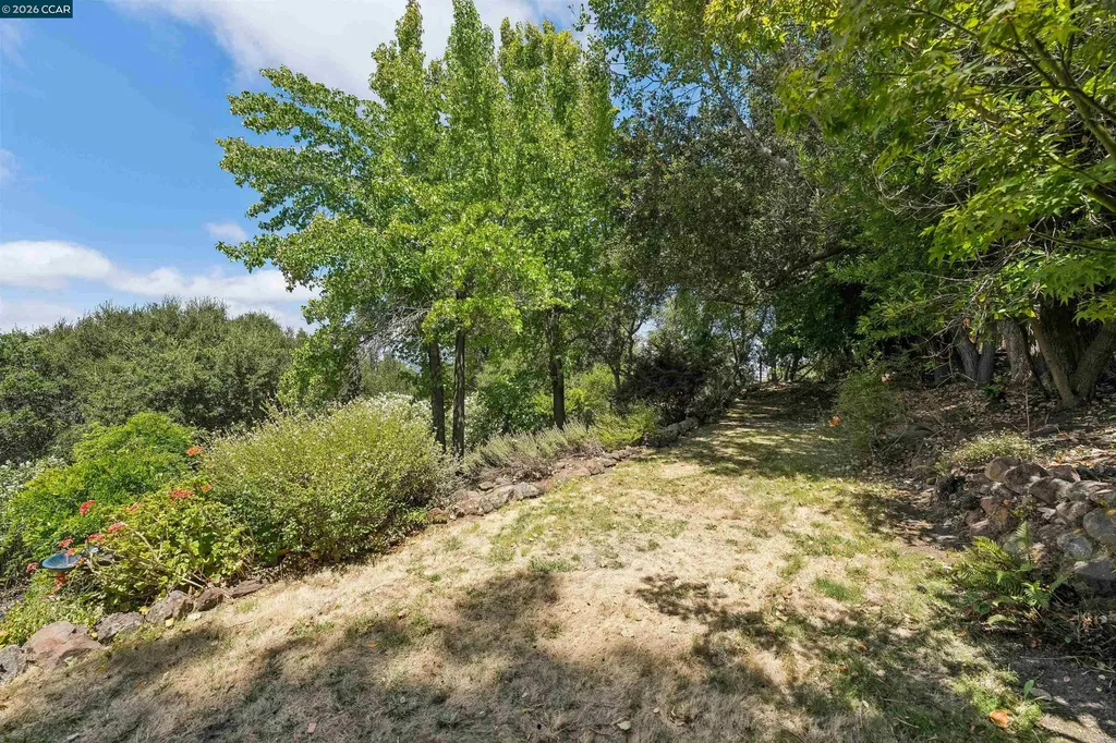 210 Courtney Lane Orinda CA 94563