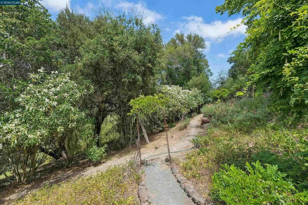 210 Courtney Lane Orinda CA 94563