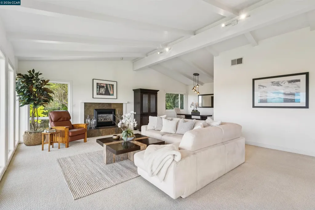 210 Courtney Lane Orinda CA 94563