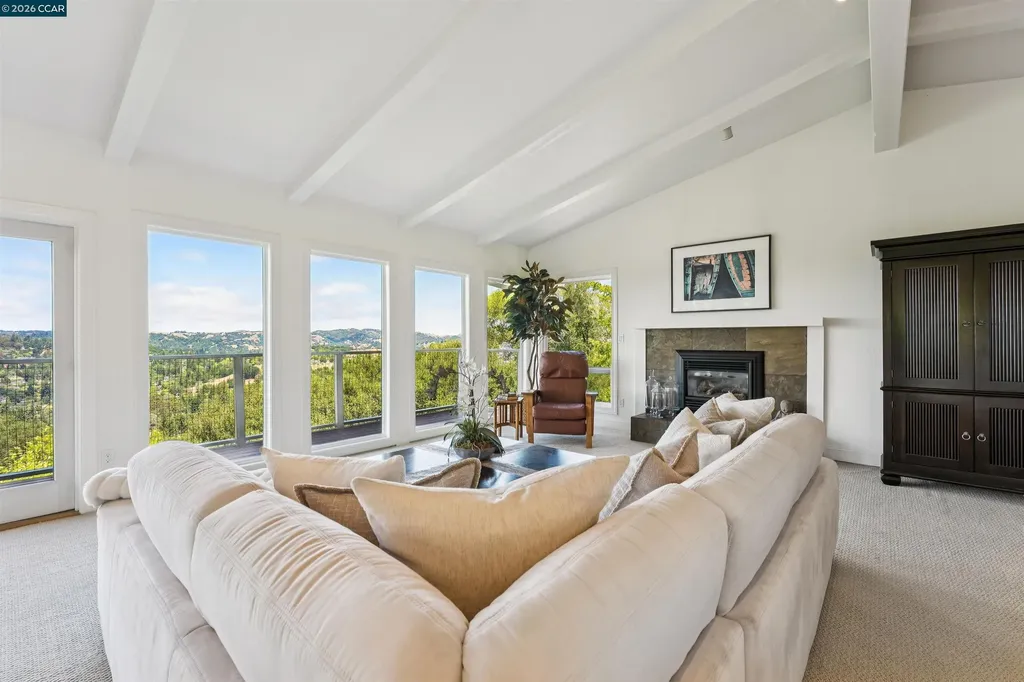 210 Courtney Lane Orinda CA 94563
