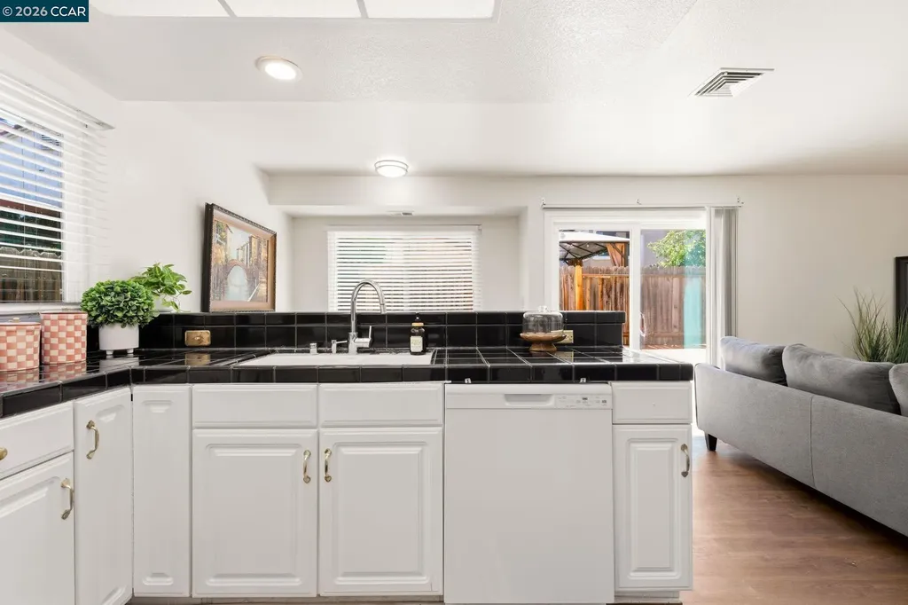 1056 Monfredo Pittsburg CA 94565