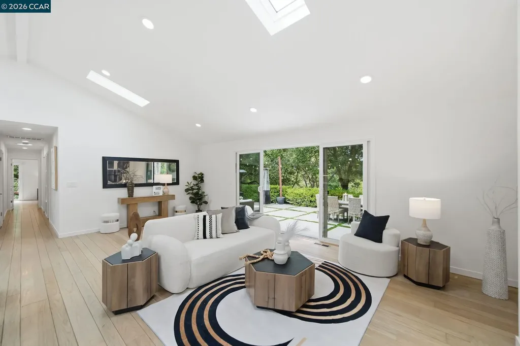9 Easton Court Orinda CA 94563