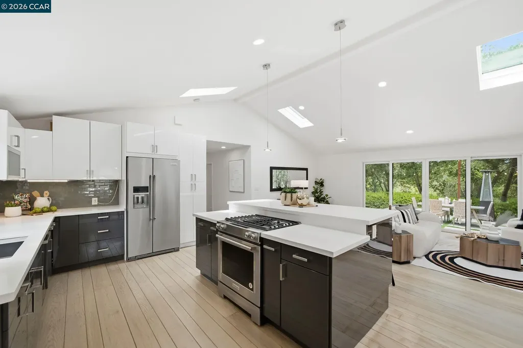 9 Easton Court Orinda CA 94563