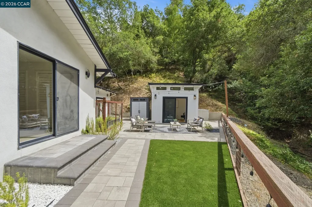 9 Easton Court Orinda CA 94563
