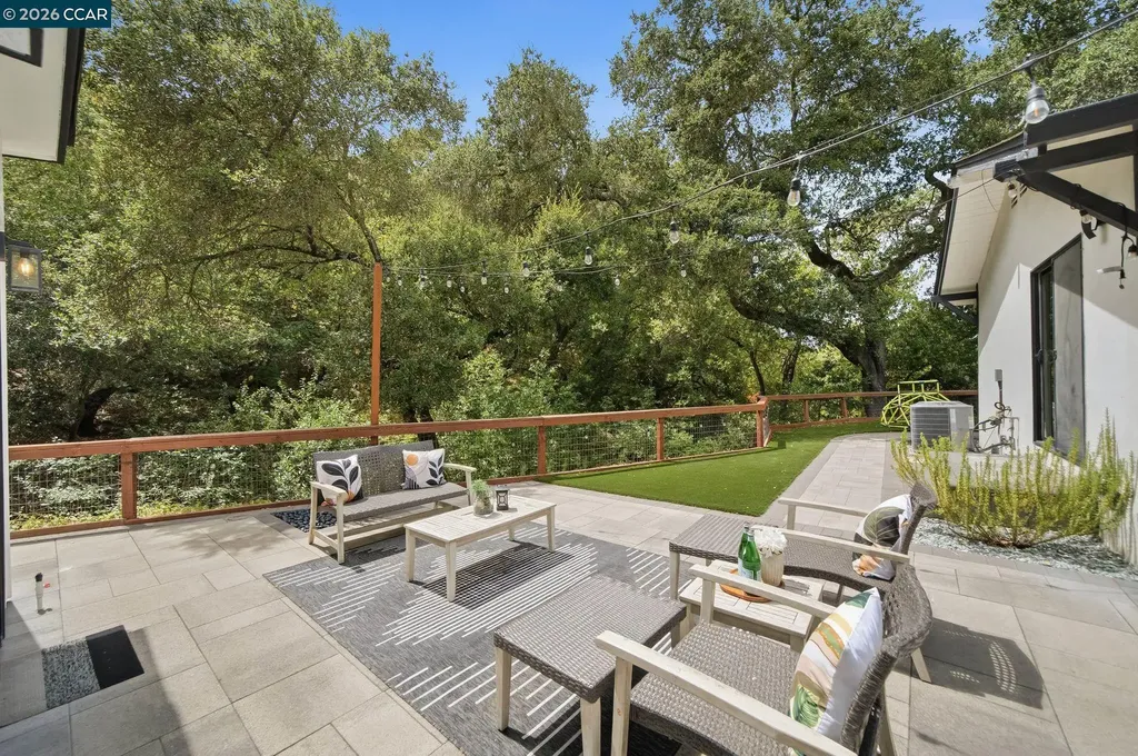 9 Easton Court Orinda CA 94563