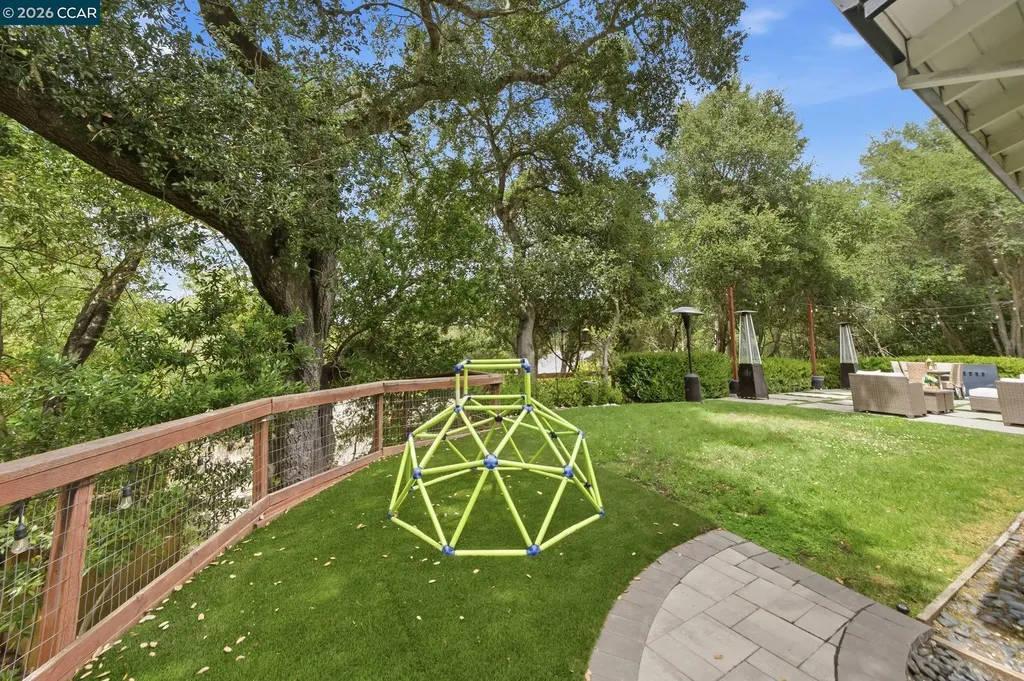 9 Easton Court Orinda CA 94563