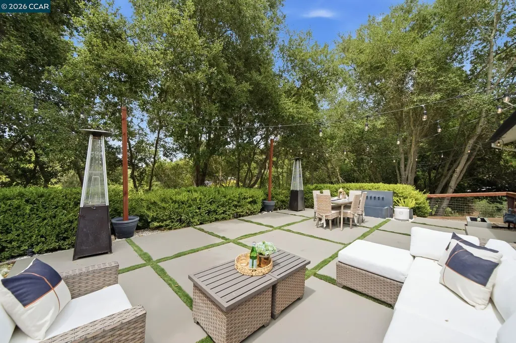 9 Easton Court Orinda CA 94563