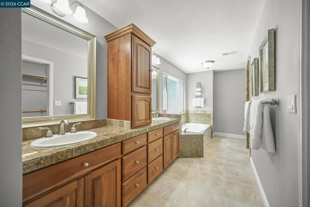 139 Mt Everest Court Clayton CA 94517