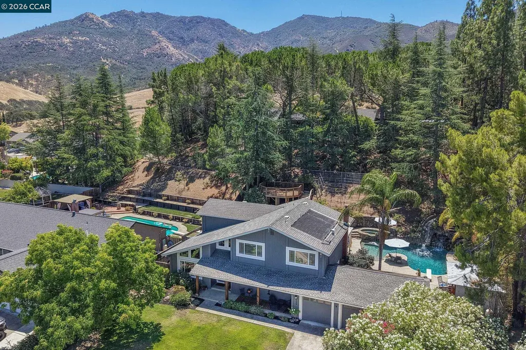 139 Mt Everest Court Clayton CA 94517