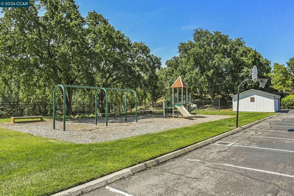 139 Mt Everest Court Clayton CA 94517