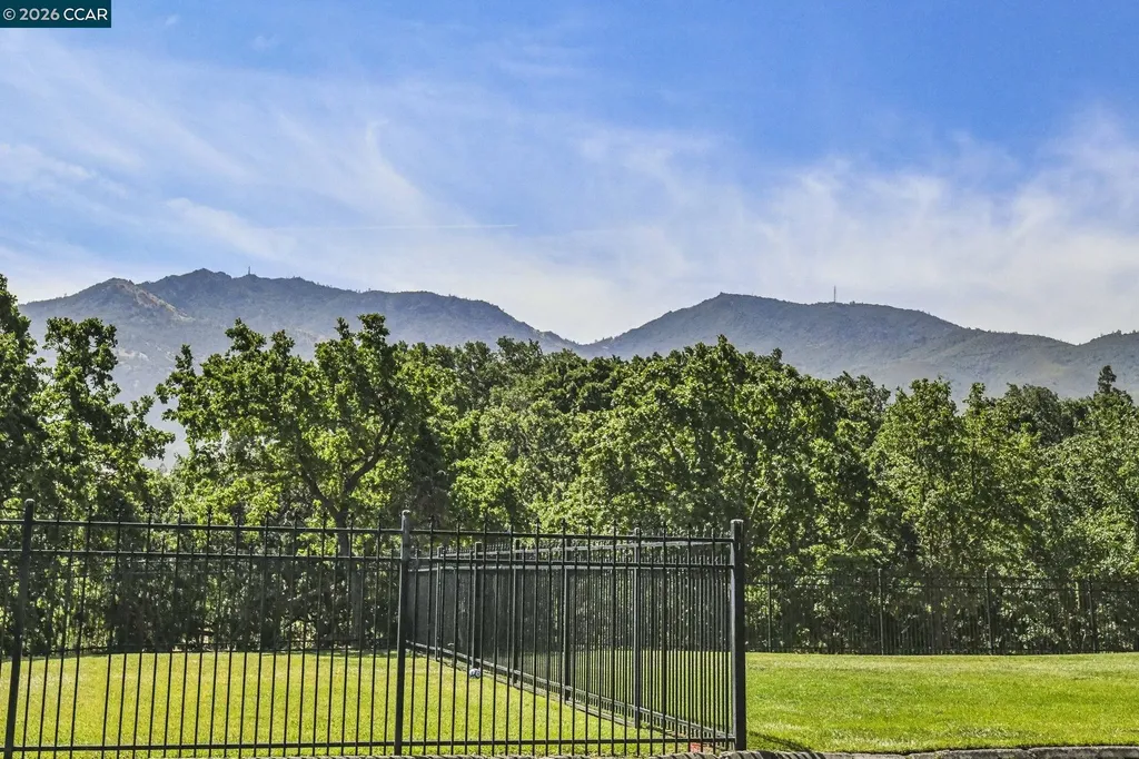 139 Mt Everest Court Clayton CA 94517