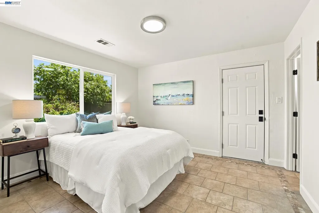 54 Lakeview Drive Bay Point CA 94565
