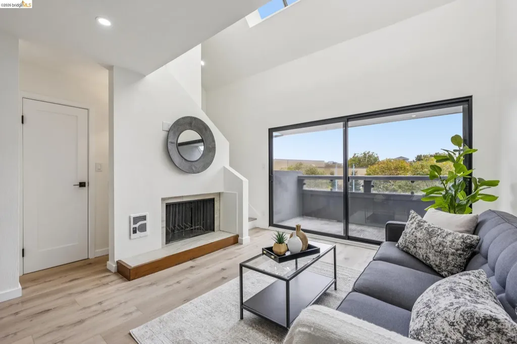 7 Embarcadero West Oakland CA 94607