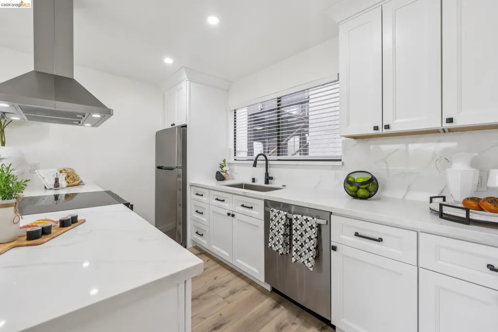 7 Embarcadero West Oakland CA 94607