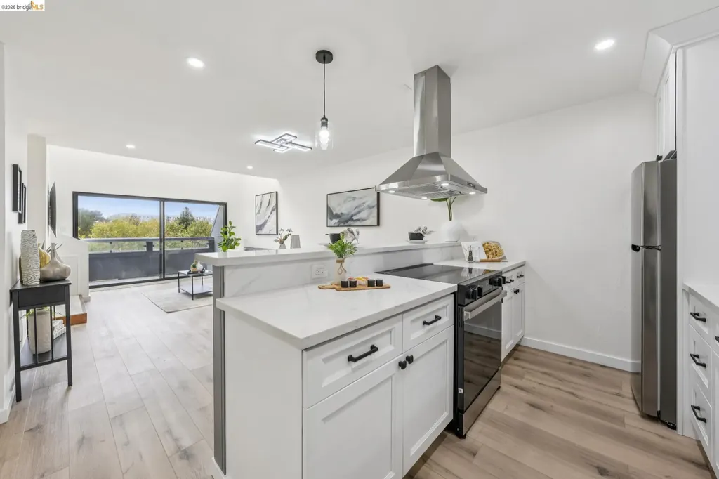 7 Embarcadero West Oakland CA 94607